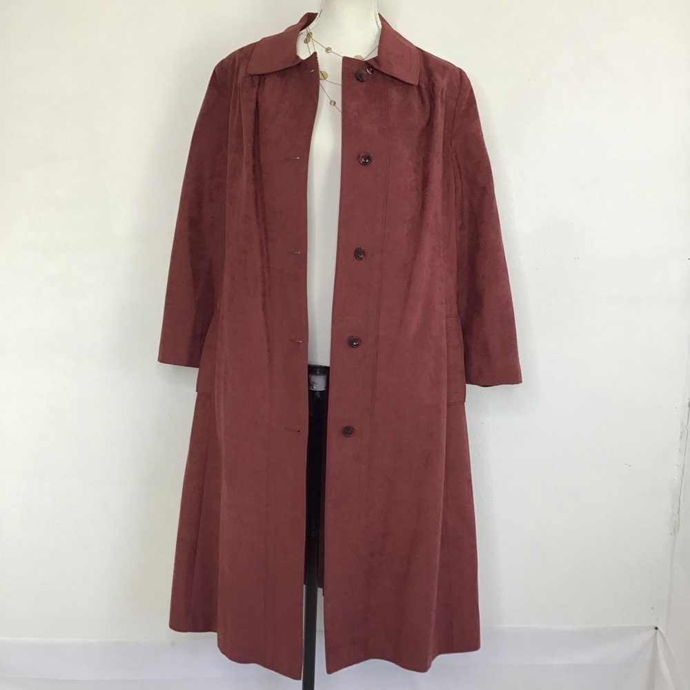 SEARS WOMEN RARE ANTIQUE WINE ROSEY MARVE FAUX SUEDE LONG BUTTON UP COAT SZ 20.5 - Picture 2 of 9